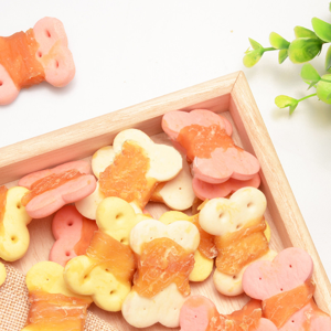 غذای تشویقی سگ مدل COLORFUL CHICKEN COOKIES وزن 150 گرم